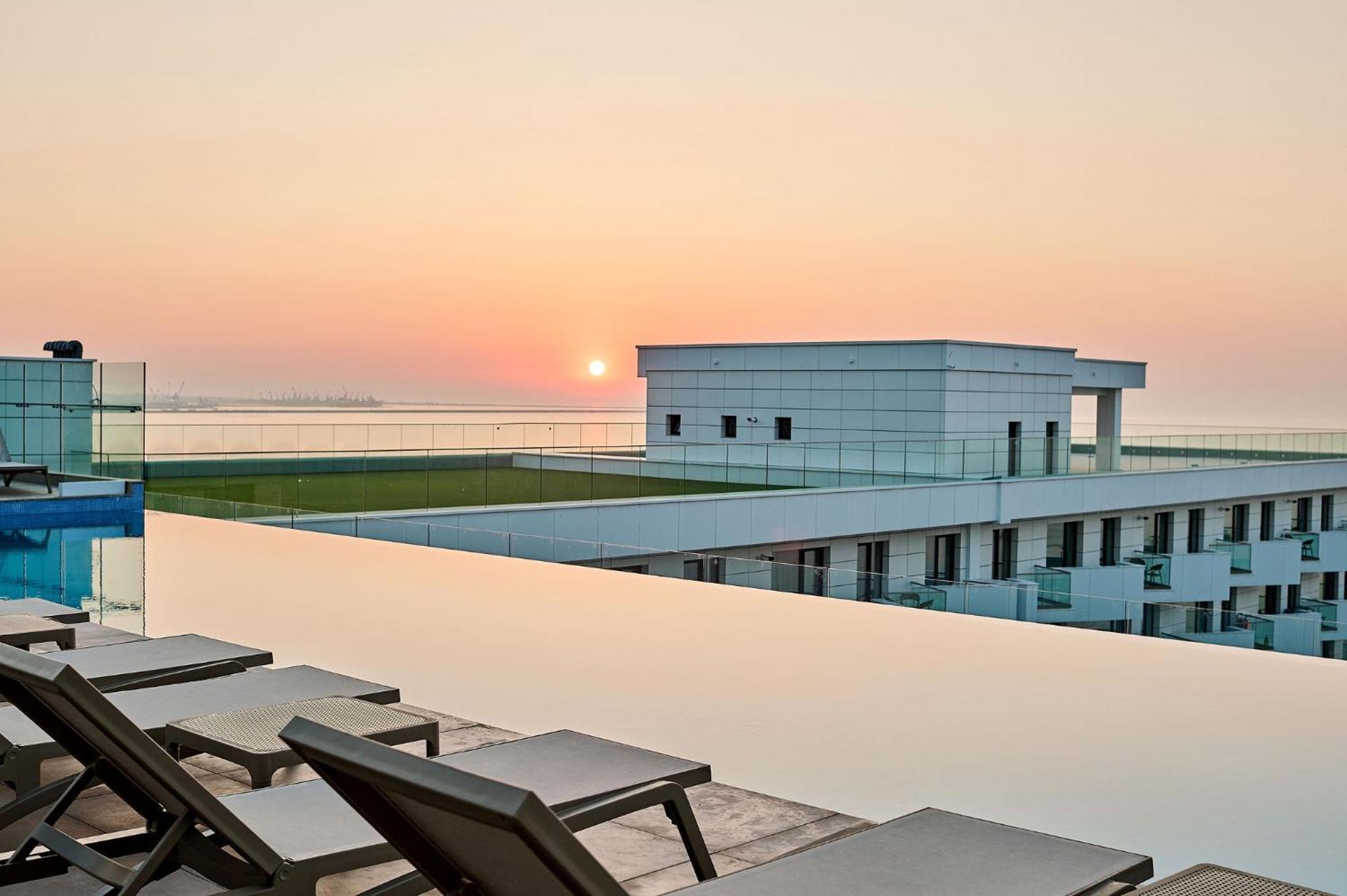Soleil Anne Studio In Infinity Beach Resort - Parking Mamaia Exterior foto